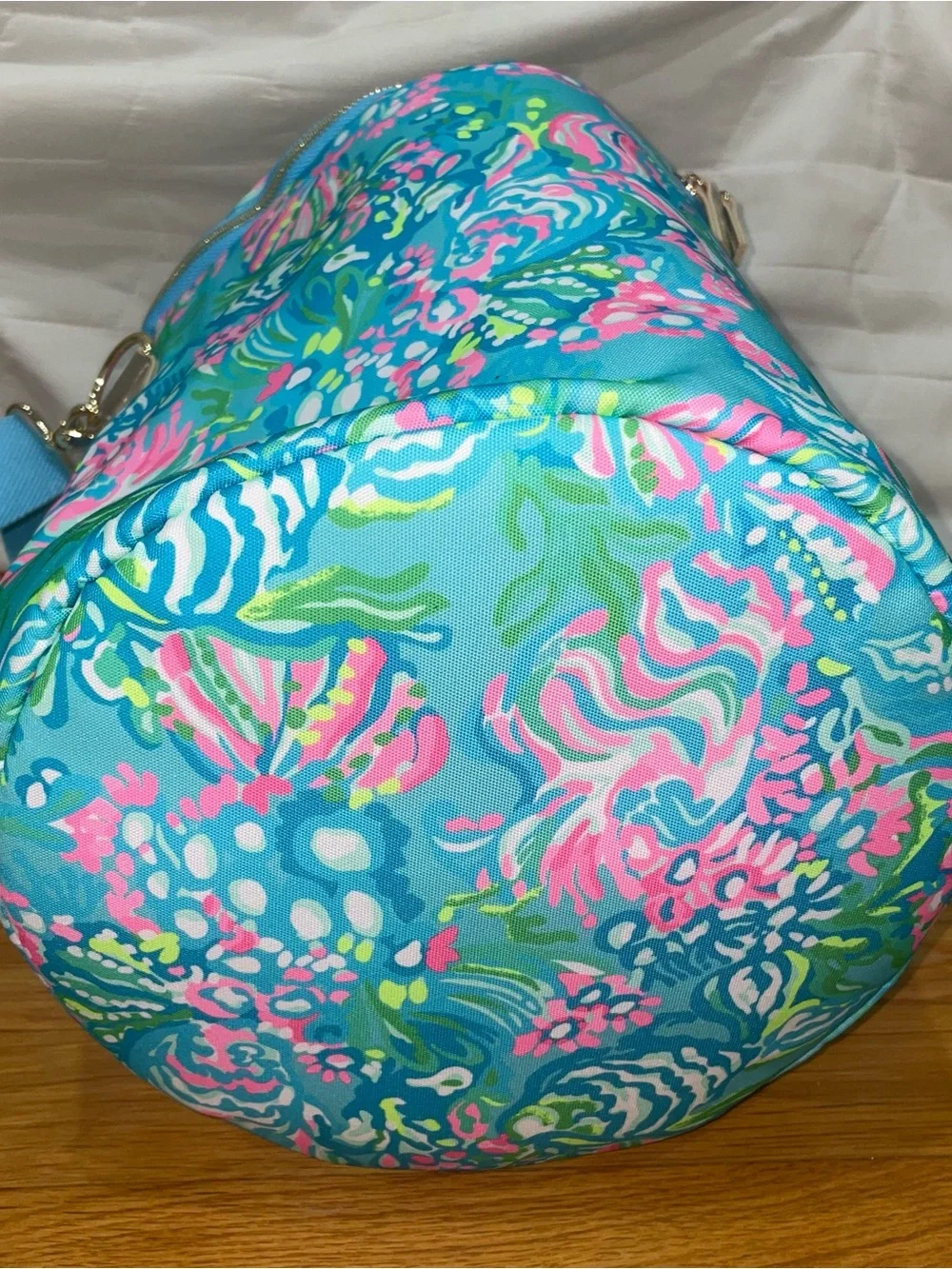 Lilly Pulitzer Blue Floral Kids Crossbody Cooler Bag with Pink & Green Accents.